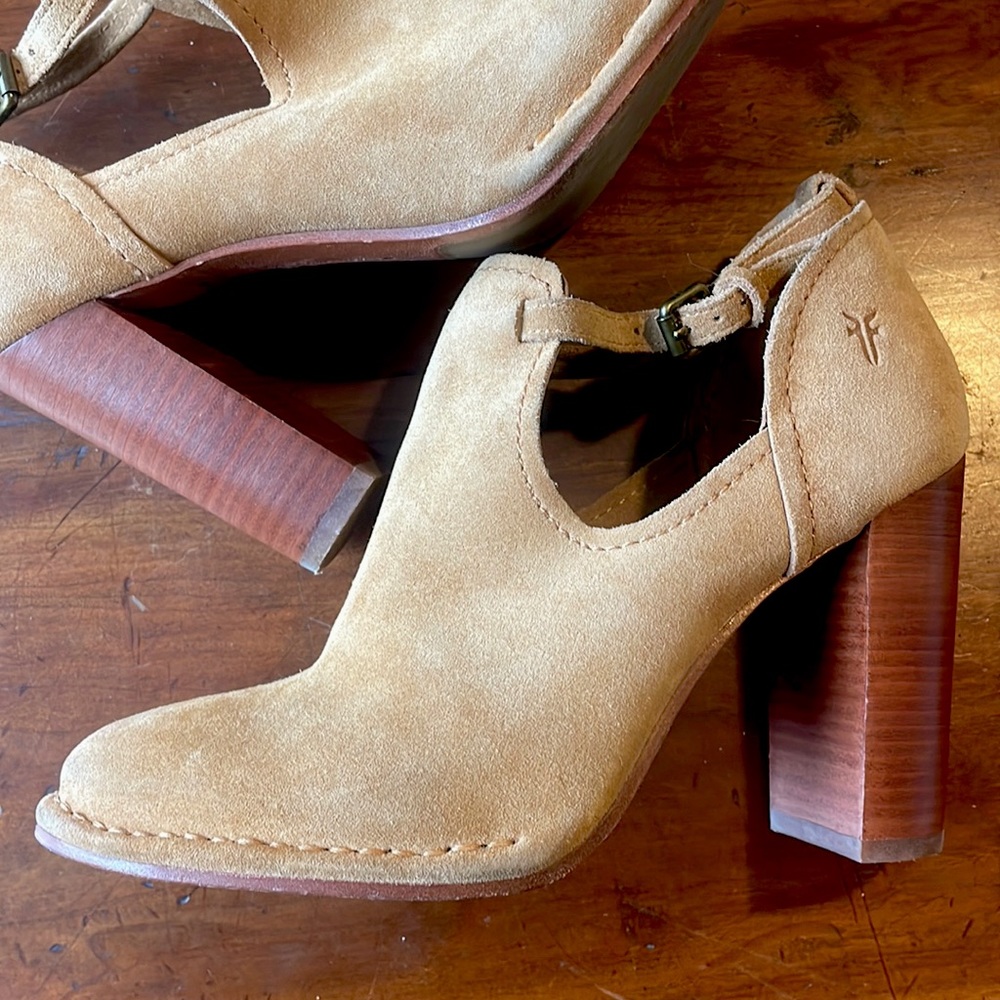Gorgeous vintage Frye booties. 3 1/2 inch heel. Gently worn.